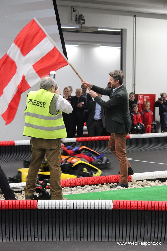 H.K.H. Kronprins Frederik starter heat med Dannebrog